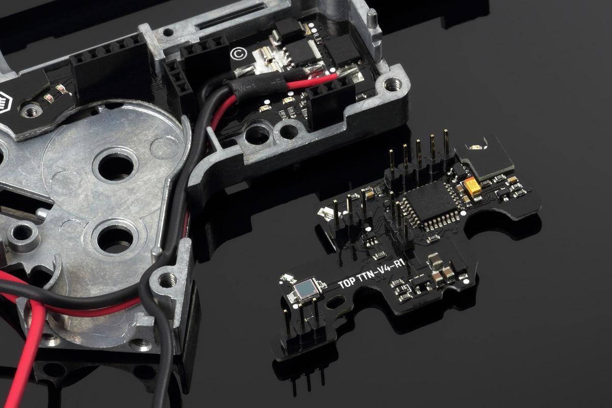 TITAN V2 NGRS Expert MOSFET-/mikrokontrolleriyksikkö (johdotus taakse)