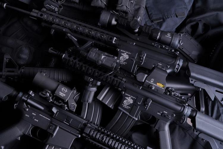 Battle puna-/viherpistetähtäin - musta