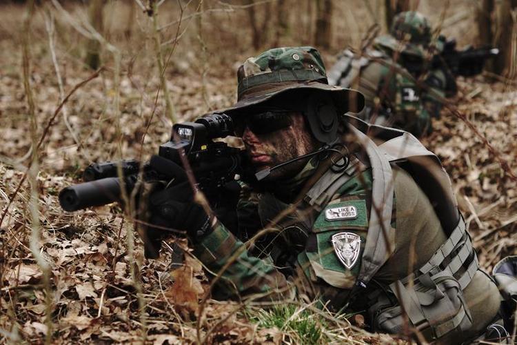 TO551 holo type red dot sight - black