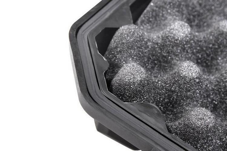 Kovamuovinen aselaukku