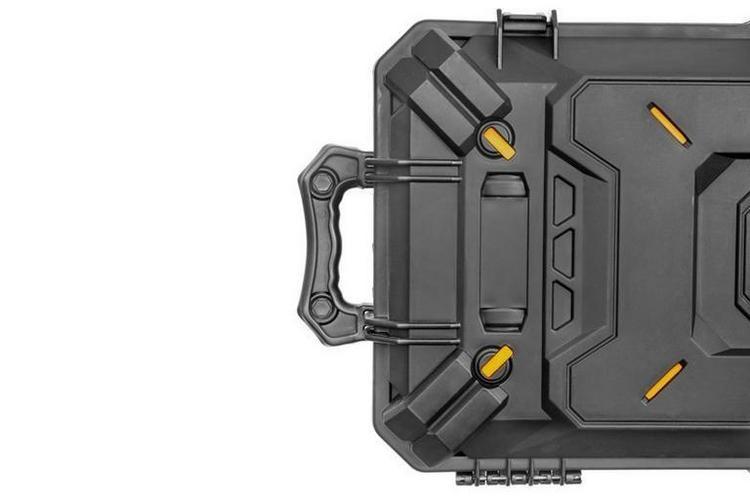 Kovamuovinen aselaukku