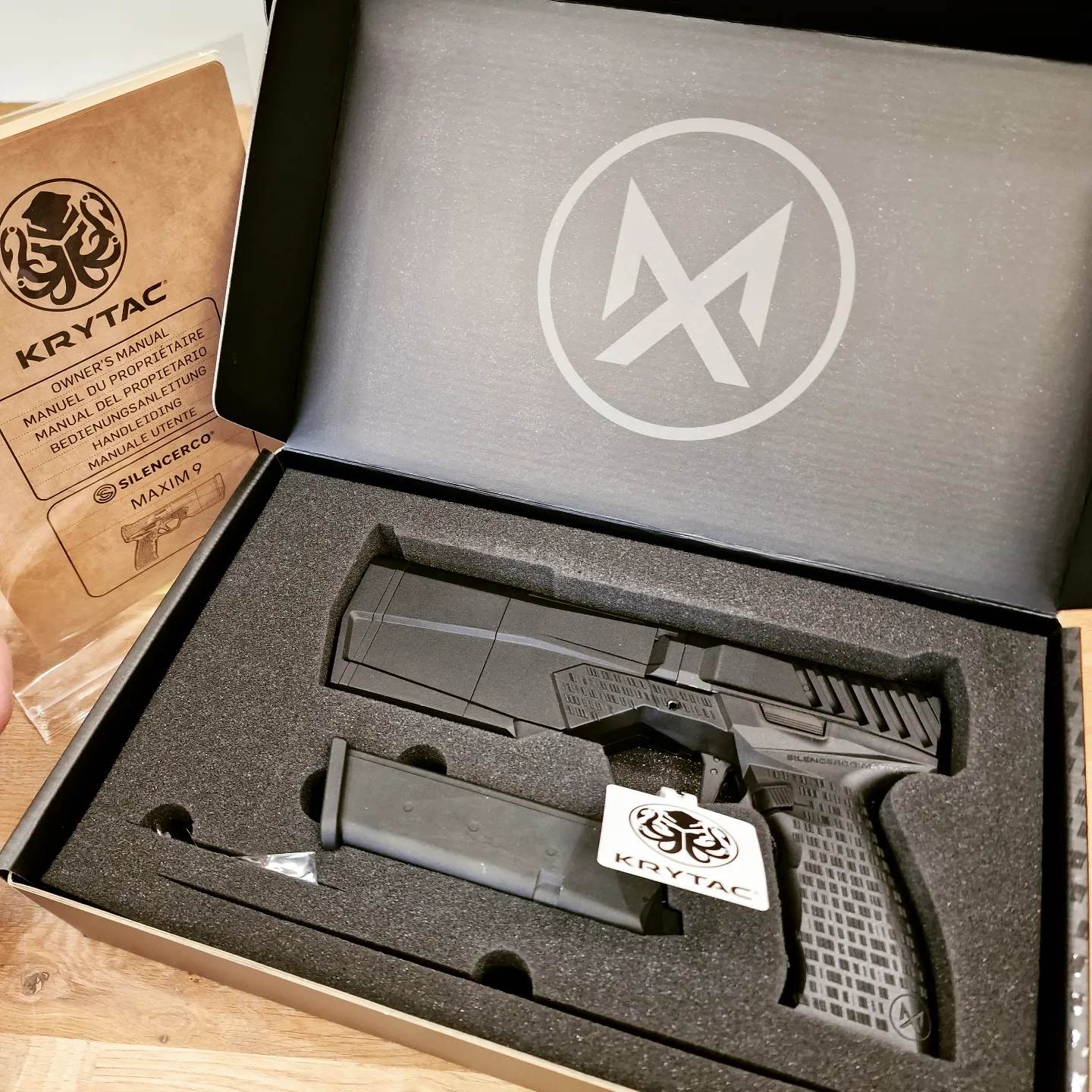 SilencerCo Maxim 9 GBB kaasupistooli