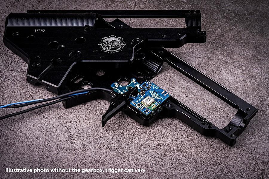 Leviathan V2, optinen (johdotus taakse + CNC M4/M16 Classic liipaisin)