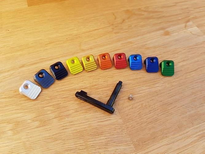 RetroArms CNC Lippaan lukitusvipu AR15 - A (musta)